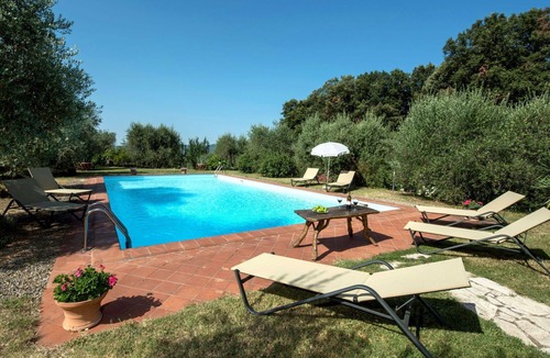 Simignano House | Beautiful apartment in villa for 2 people with pool, WIFI, terrace, pets allowed and panoramic v.