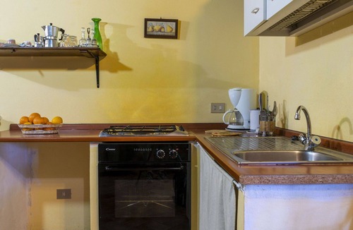 Capraccia Villa | Beautiful apartment in villa for 6 guests with WIFI, pool, TV, patio and pets allowed
