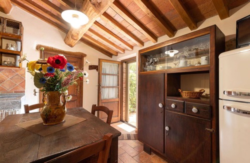 Poggi del Sasso Villa | Beautiful apartment in villa for 2 guests with A/C, WIFI, pool, TV, patio and pets allowed