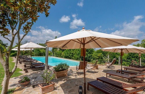 Poggi del Sasso Villa | Beautiful apartment in villa for 2 guests with A/C, WIFI, pool, TV, patio and pets allowed