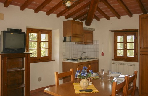 Castiglion Fiorentino Apartment | Beautiful apartment for 2 people with pool, WIFI, TV and pets allowed, close to Cortona