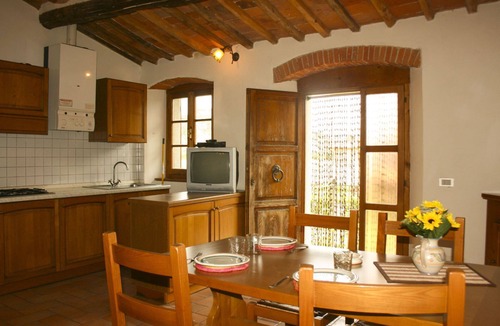 Le Piazze Apartment | Beautiful apartment for 4 people with pool, WIFI, TV and pets allowed, close to Cortona