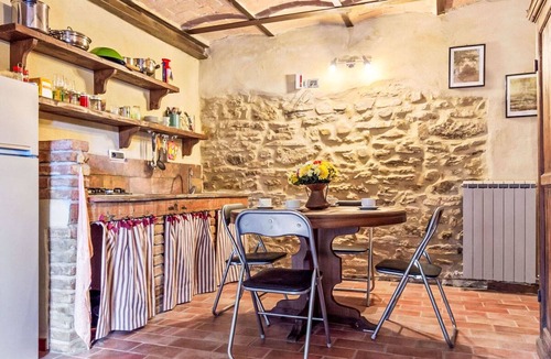 Montelovesco Villa | Beautiful private villa for 10 people with private pool, WIFI, TV and pets allowed