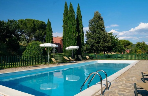 Agello Bed & Breakfast | Beautiful room for 2 guests with WIFI, pool, A/C, TV, veranda and pets allowed, close to Perugia