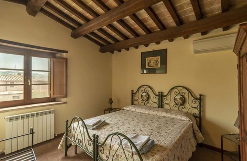 Agello Bed & Breakfast | Beautiful room with A/C, pool, WIFI, TV, patio, pets allowed and panoramic view, close to Perugia