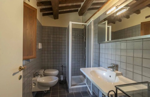 Agello Bed & Breakfast | Beautiful room with A/C, pool, WIFI, TV, patio, pets allowed and panoramic view, close to Perugia