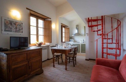 Agello Bed & Breakfast | Beautiful room with WIFI, A/C, pool, TV, patio, pets allowed and panoramic view, close to Perugia