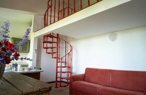 Agello Bed & Breakfast | Beautiful room with WIFI, A/C, pool, TV, patio, pets allowed and panoramic view, close to Perugia
