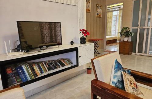Bullawala Villa | Bethel Entire Floor-Mussoorie view, Garden & Pergola
