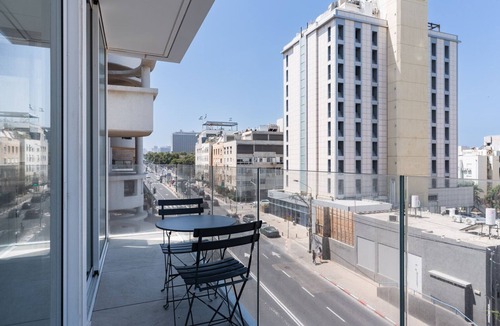 Old North Apartment | Blueground | Tel Aviv Port, High End , Balcony (TLV-74)