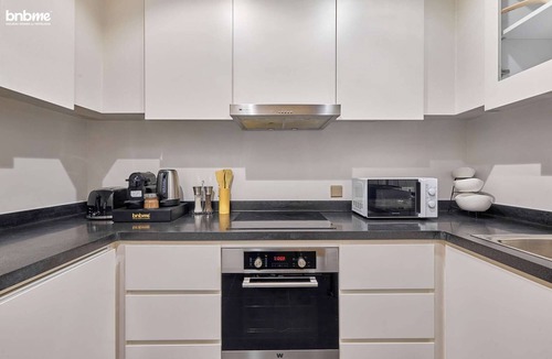 Al Olaya District Apartment | bnbme | Chic 1BR Apartment w/Outdoor Pool Access