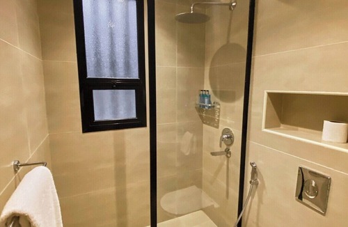 Qurtubah Apartment | bnbme | Modern Apartment + Maid’s Room | 17 min to KAFD