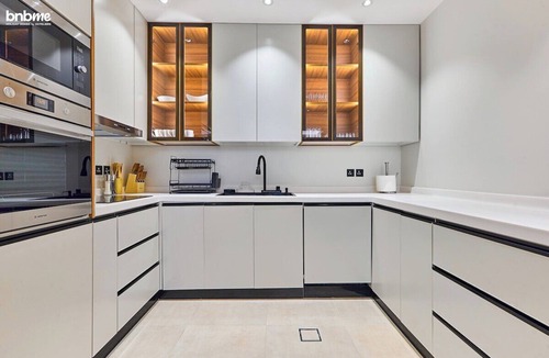 Riyadh Apartment | bnbme | Stylish Apartment | 12 Min to KAFD