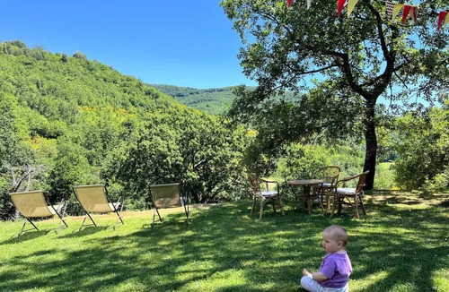 Assisi Villa | Boutique Studio Apartment in Traditional Villa, Swimming Pool, WIFI (Perugino)