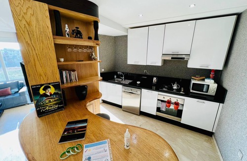 Cherrat Apartment | Bouznika Escape: Vue Océan, Bassin Privé, Plage, Surf, Piscine, Randonnée & Vélo