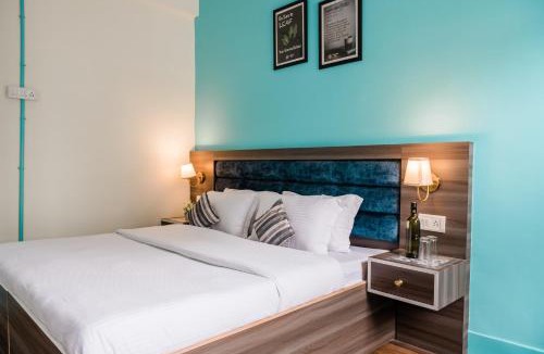 The Mall Road Apartment | Breeze 2BHK By Wabi Sabi Stays Mall Road 5 Mins Walk
