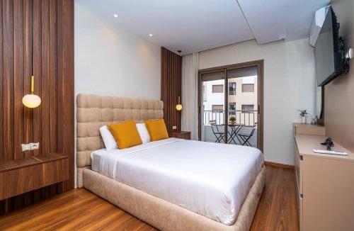 Luxus Apartment | Bright 2-Bedroom Apartment with Balcony & Parking