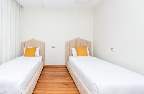 Luxus Apartment | Bright 2-Bedroom Apartment with Balcony & Parking