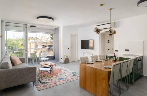 Tel Aviv Apartment | Bright 3BR with Balcony in Dizengoff by HolyGuest
