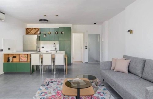 Tel Aviv Apartment | Bright 3BR with Balcony in Dizengoff by HolyGuest