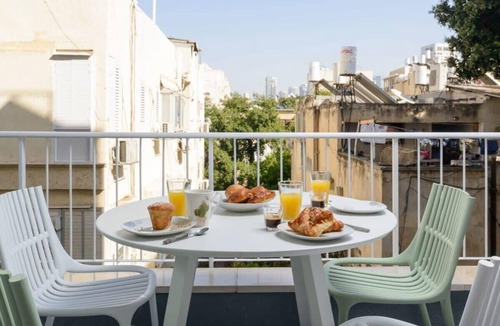 Tel Aviv Apartment | Bright 3BR with Balcony in Dizengoff by HolyGuest