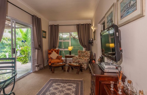 Eastcliff House | Brown Jug Studio Apartment