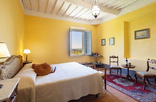 Siena House | Camere All'ultimo Piano di una Villa Rinascimentale Toscana