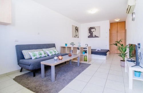 Kerem HaTeimanim Apartment | Carmel Market Apartments - by Comfort Zone TLV