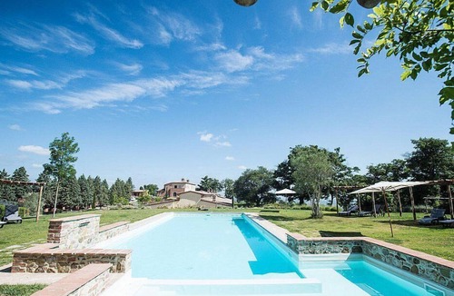 Trequanda House | Casa Dracena N: A welcoming two-story apartment situated in the heart of the Tuscan countryside, with Free WI-FI.