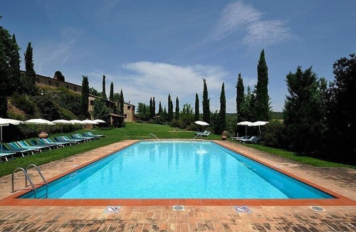 Santarello House | Casa Emide D: A graceful apartment in a history-rich eighteenth-century estate, with Free WI-FI.