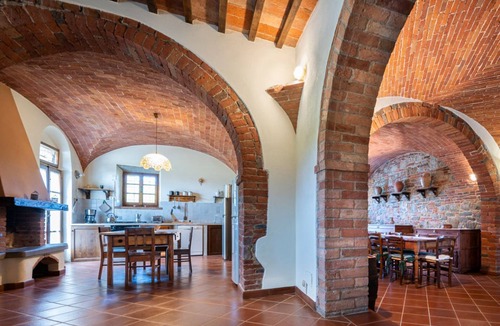 Lucignano Villa | Casale Le Rondini with a swimming pool and private garden