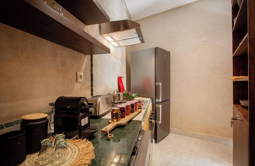 El Hara House | Casbah Amor – Rooftop with Heated Pool + A/C + Housekeeping +Baby & Pet Friendly