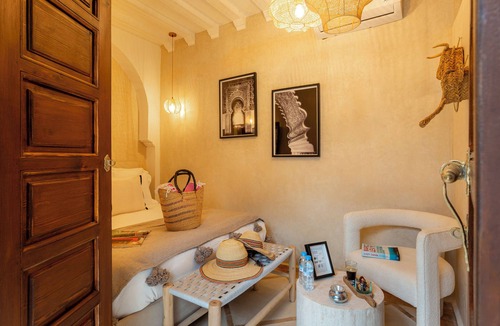El Hara House | Casbah Amor – Rooftop with Heated Pool + A/C + Housekeeping +Baby & Pet Friendly