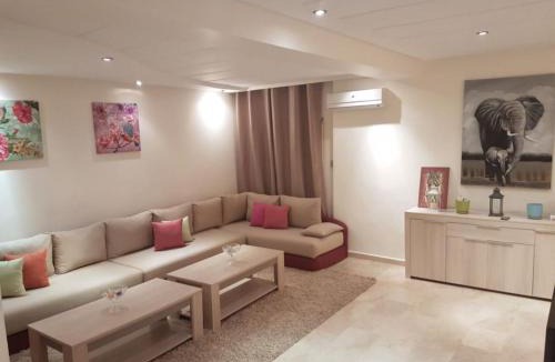 LA GIRONDE Apartment | Central 2BR Apartment in Casablanca - Balcony & Private Parking