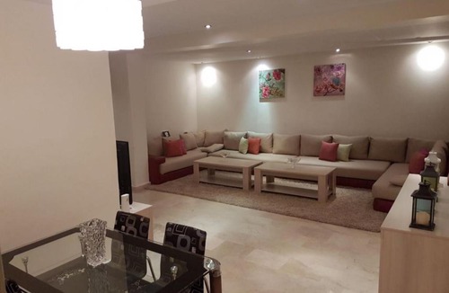 LA GIRONDE Apartment | Central 2BR Apartment in Casablanca - Balcony & Private Parking
