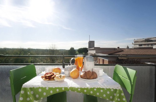 Appio Latino Apartment | Central, next to the Metro, overlooking the famous Appia Antica Park