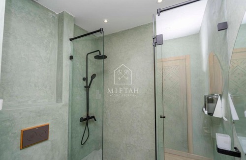 Al Bahraoyine House | Chambre Moderne avec Baignoire