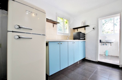 Neve Tzedek Apartment | Charming 1-bedroom apartment located in a beautiful apt complex in Neve Tzedek