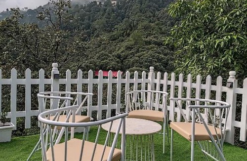 Landour House | Charming 10-bedroom Forest Resort With Barbeque Bonfire