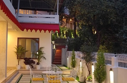 Landour House | Charming 10-bedroom Forest Resort With Barbeque Bonfire