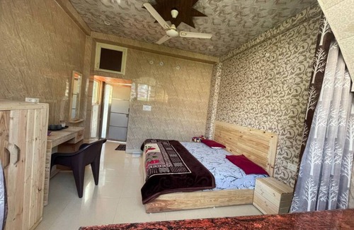 Tapovan House | Charming 2-bedroom home in fabulous Rishikesh with WiFi, AC