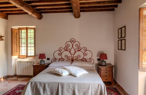 Valfabbrica Villa | Charming Villa near Assisi, Service & Experience