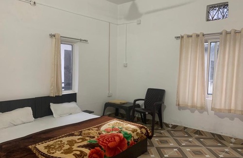 Haridwar House | Cheerful cottage accommodating 30+ guests