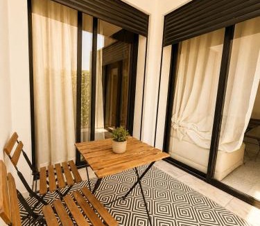 Casablanca City Center Apartment | Cocon Neuf avec Terrasse & Cuisine Équipée à Oasis