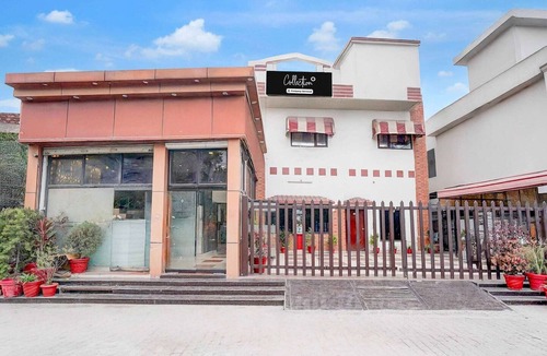 Dehradun House | Collection O Tyagi Road near Railway Station