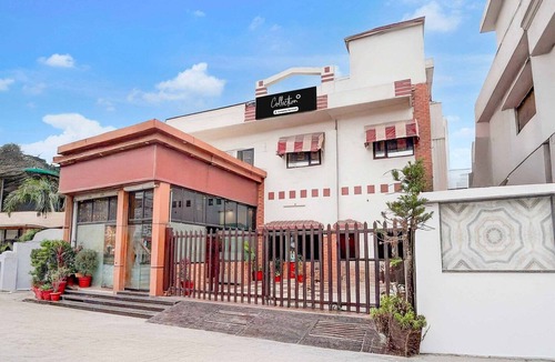 Dehradun House | Collection O Tyagi Road near Railway Station