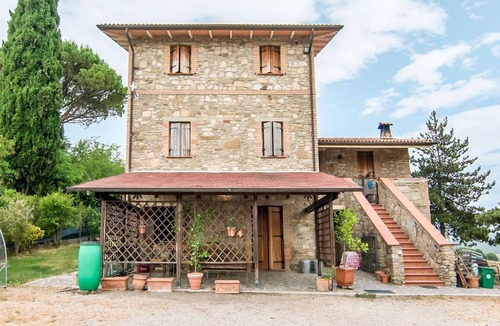 Montone Apartment | Comfy Holiday Home in Montone with private pool and garden