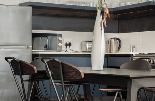 Schotsche Kloof Apartment | Contemporary 3-Bed at the Peak of Bo-Kaap | Pool