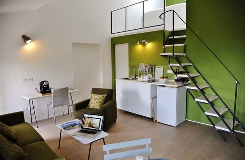 Citta della Pieve Apartment | Contemporary comfort in an airy two-level studio suite in a Medieval townhouse