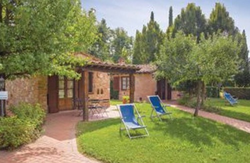 Castiglione del Lago Apartment | Cosy apartment for 6 people with WIFI, A/C, pool, TV, veranda and pets allowed